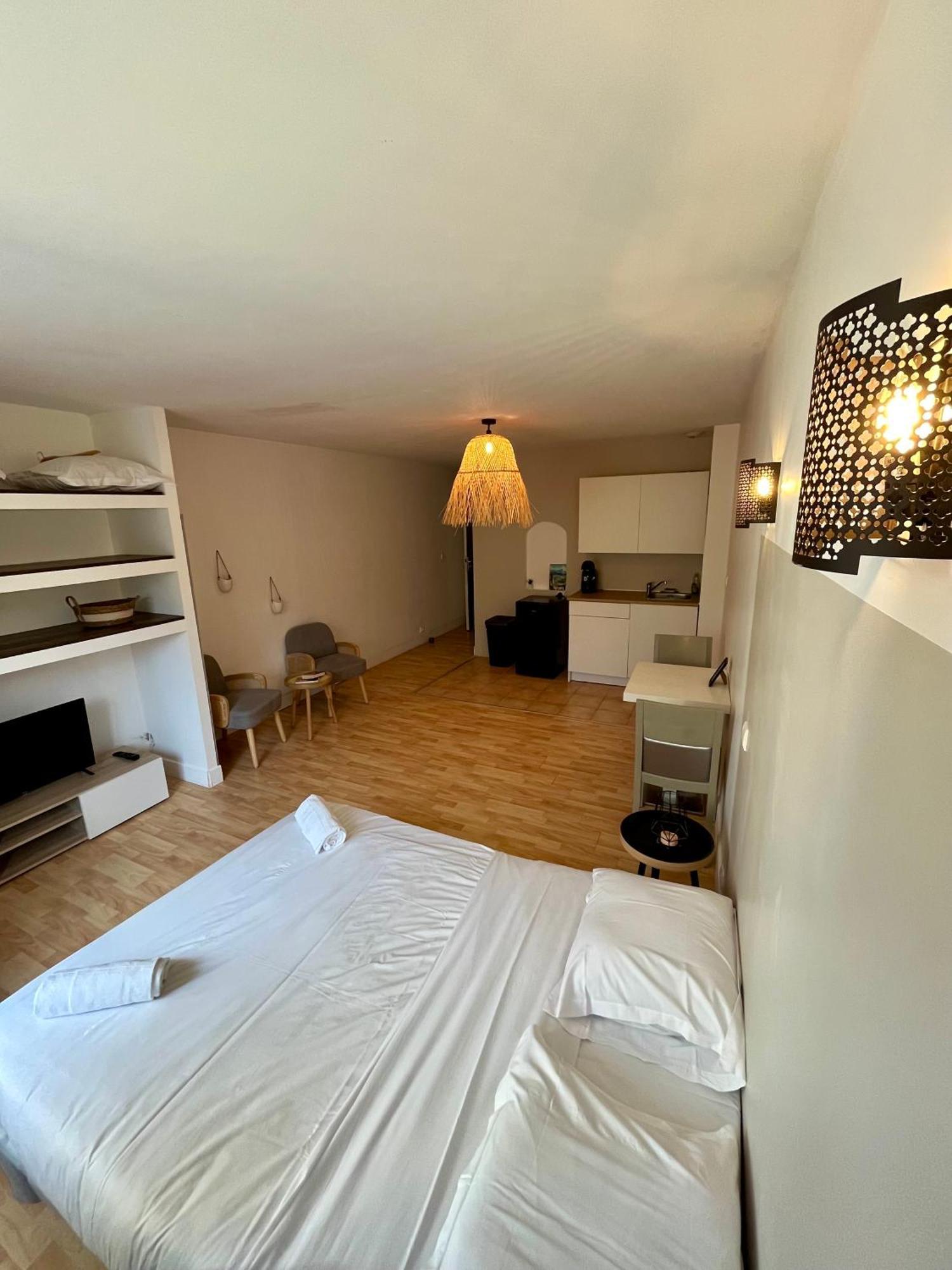 Appartement Chloe Du Lac Montferrat  Eksteriør billede
